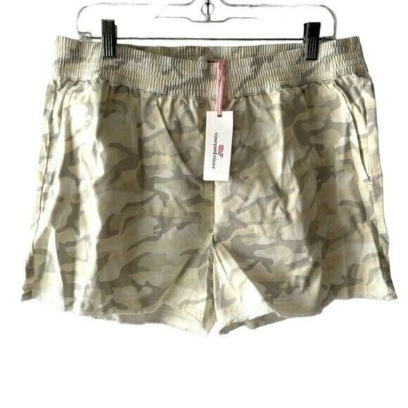 Vineyard Vines Pants - NWT‎ Vineyard Vines Pull On Everyday Shorts Camo Pina Colada size Large